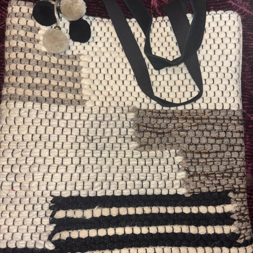 (43) Lovestitch Black and White Geometric Tote